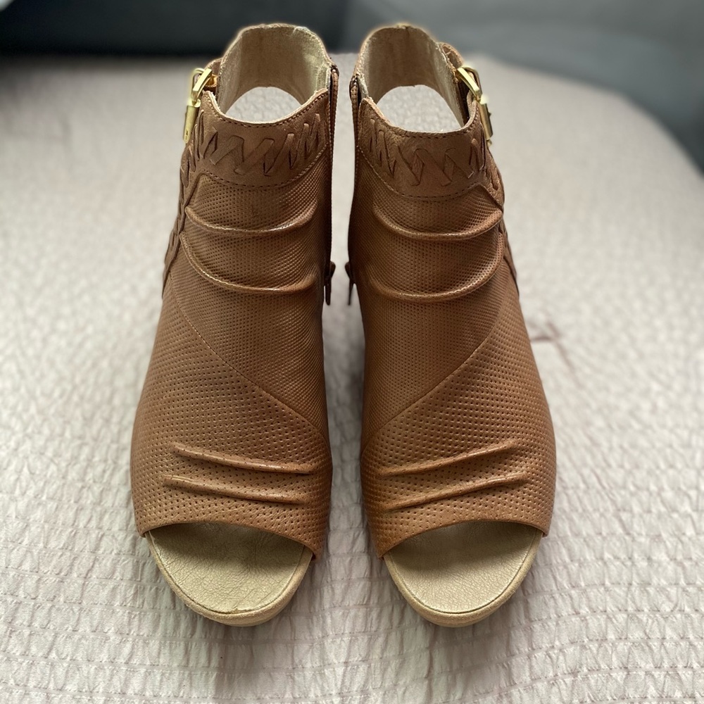 Earth Origins Leather Wedges